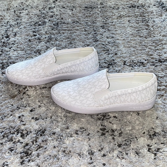 MK Shoes - Picture 2 of 5